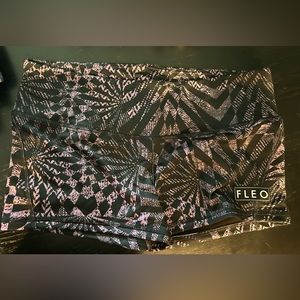 Fleo NWOT- XL